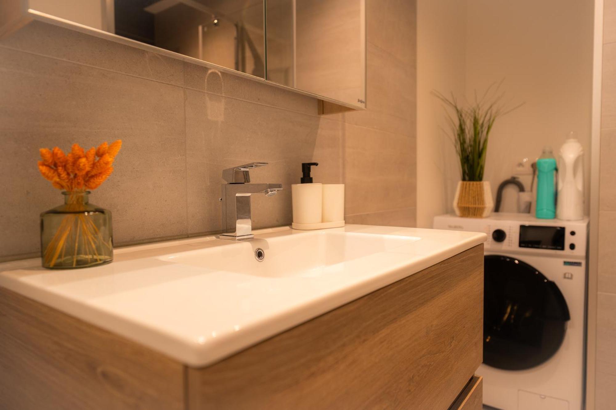 Appartement Cosy Pres De Tout ! Mons Luaran gambar